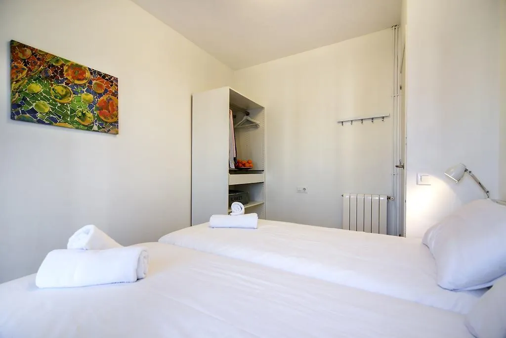 Happy People Gaudi Sant Pau Apartments Barcelona Spanien