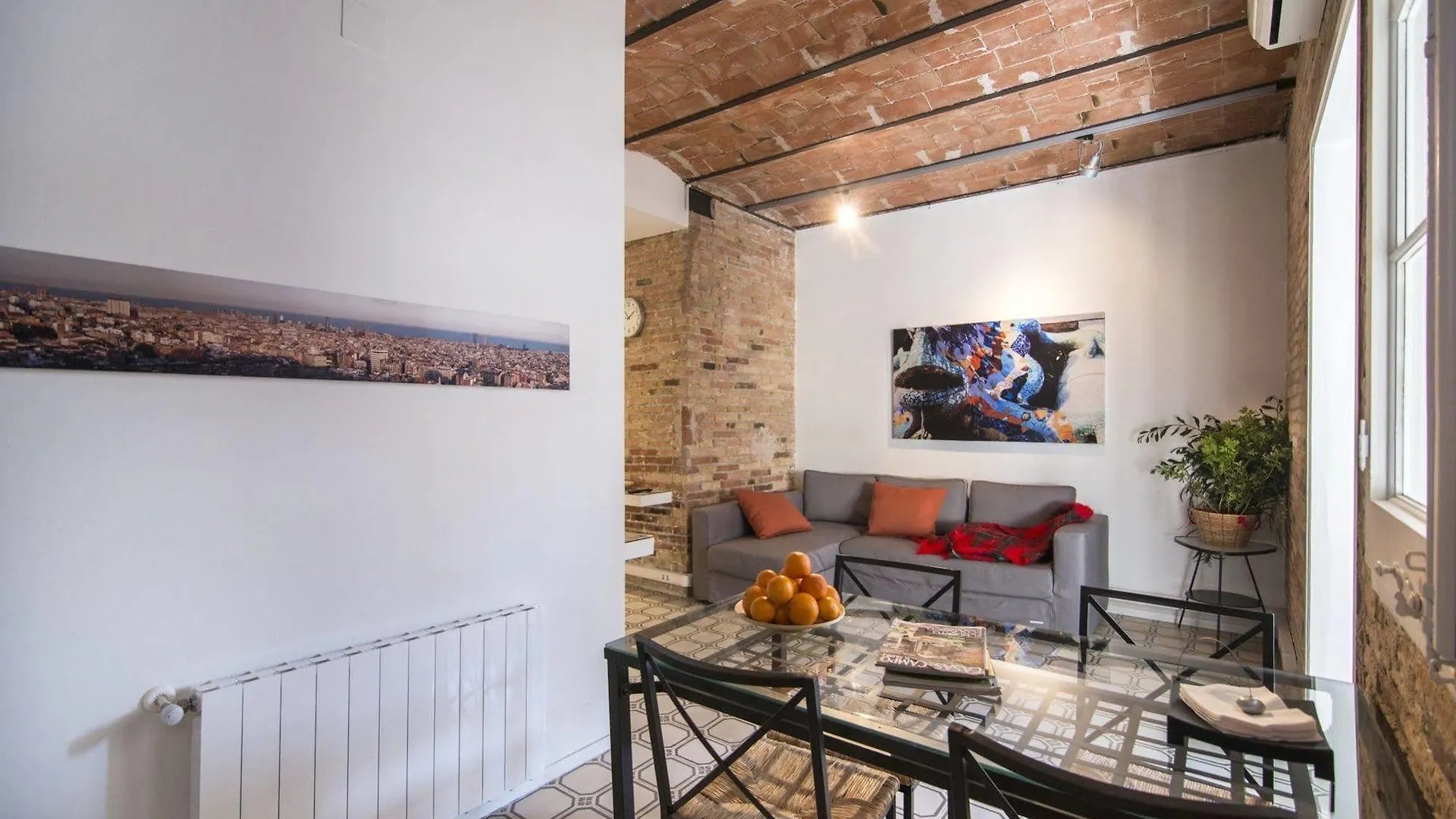 Happy People Gaudi Sant Pau Apartments Barcelona Spanien
